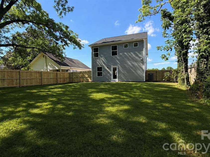 532 Bond Street, Statesville, NC 28677.  MLS# CAR4380155, YatesRealty ID 23660. 