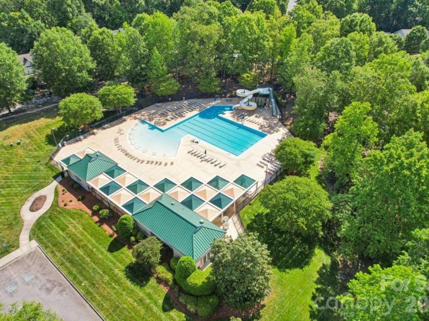 10412 Old Carolina Drive, Charlotte, NC 28214.  MLS# CAR4375684, YatesRealty ID 23661. Community Pool