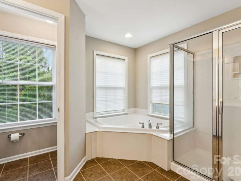 10412 Old Carolina Drive, Charlotte, NC 28214.  MLS# CAR4375684, YatesRealty ID 23661. Primary Bathroom