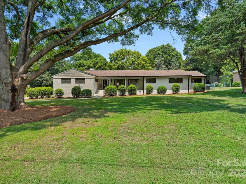 4209 Windwood Circle, Charlotte, NC 28226.  MLS# CAR4275324, YatesRealty ID 23661. 