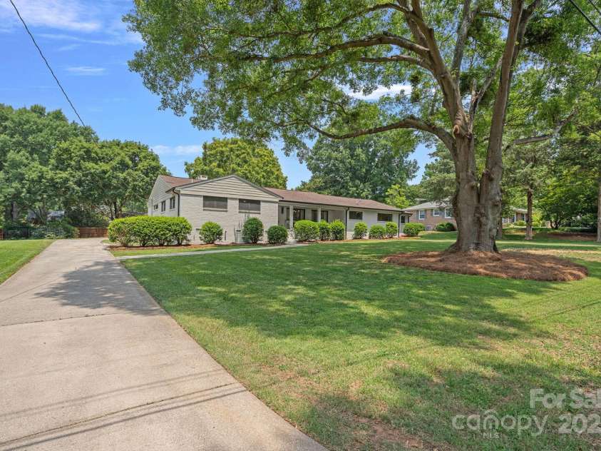 4209 Windwood Circle, Charlotte, NC 28226.  MLS# CAR4275324, YatesRealty ID 23661. 