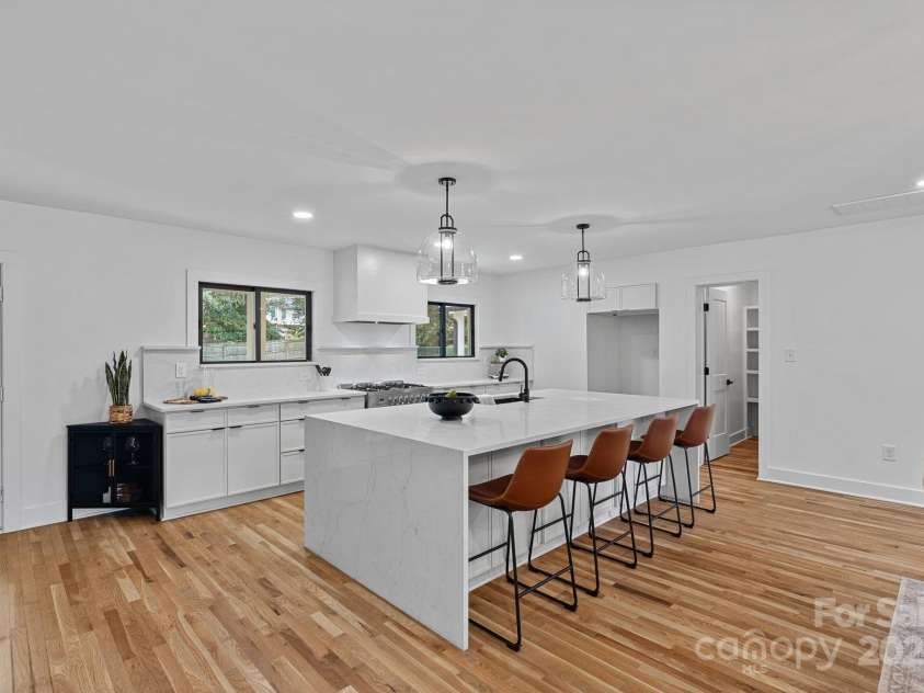 4209 Windwood Circle, Charlotte, NC 28226.  MLS# CAR4275324, YatesRealty ID 23661. 