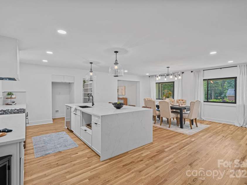4209 Windwood Circle, Charlotte, NC 28226.  MLS# CAR4275324, YatesRealty ID 23661. 