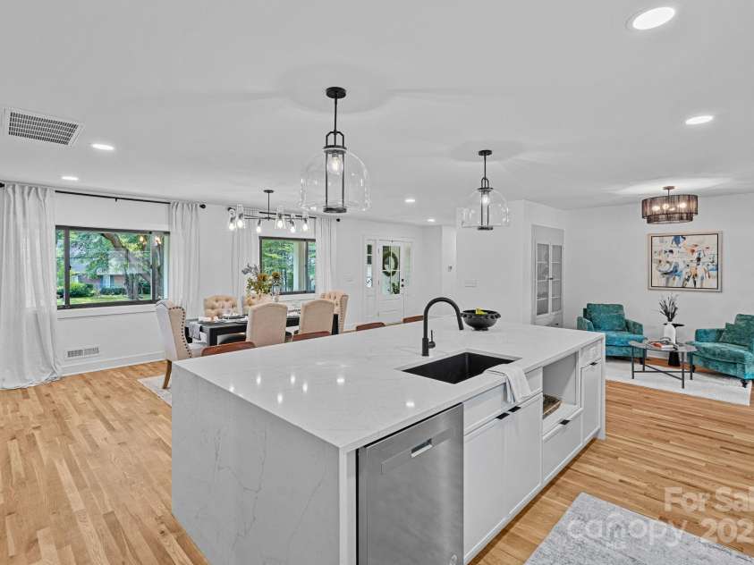 4209 Windwood Circle, Charlotte, NC 28226.  MLS# CAR4275324, YatesRealty ID 23661. 
