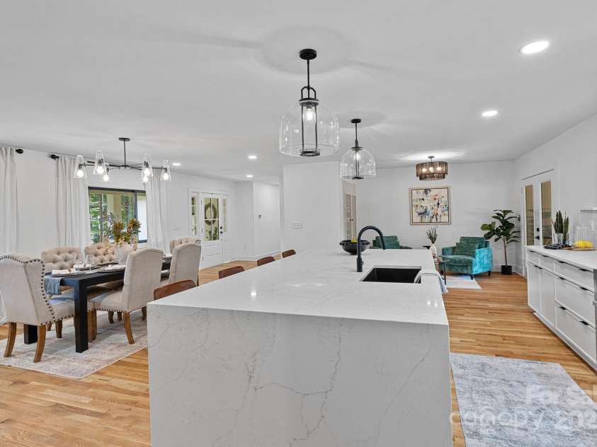 4209 Windwood Circle, Charlotte, NC 28226.  MLS# CAR4275324, YatesRealty ID 23661. 
