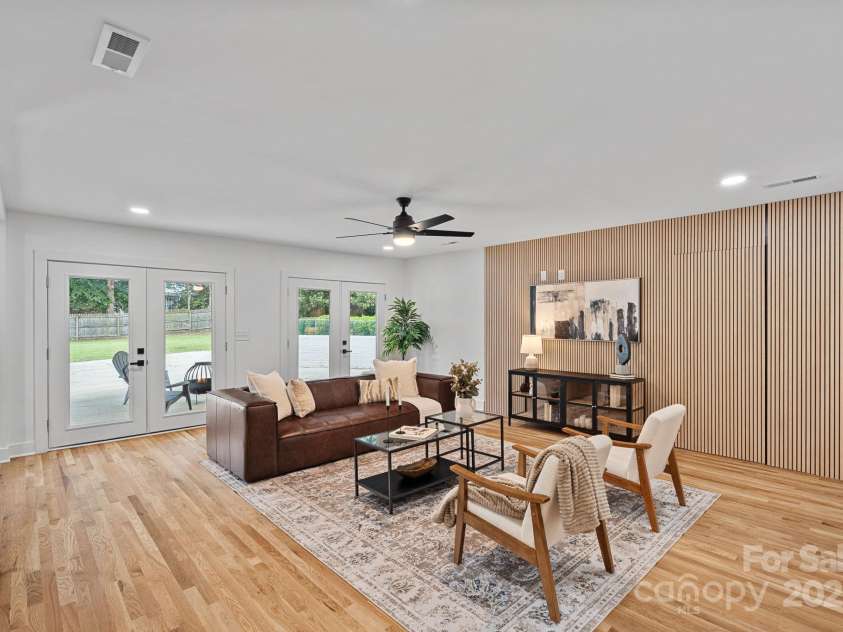 4209 Windwood Circle, Charlotte, NC 28226.  MLS# CAR4275324, YatesRealty ID 23661. 