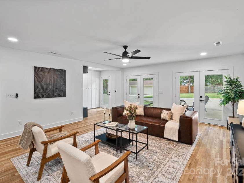 4209 Windwood Circle, Charlotte, NC 28226.  MLS# CAR4275324, YatesRealty ID 23661. 