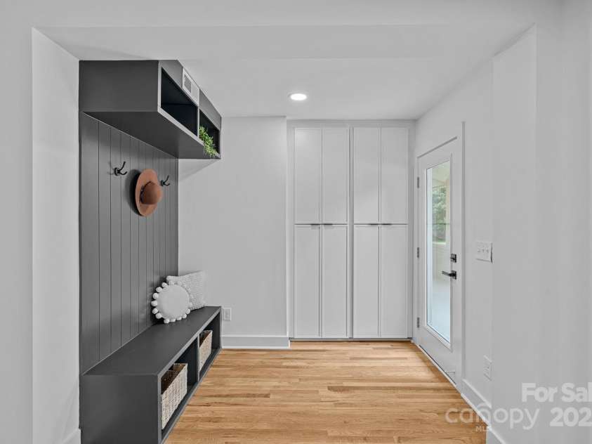 4209 Windwood Circle, Charlotte, NC 28226.  MLS# CAR4275324, YatesRealty ID 23661. 