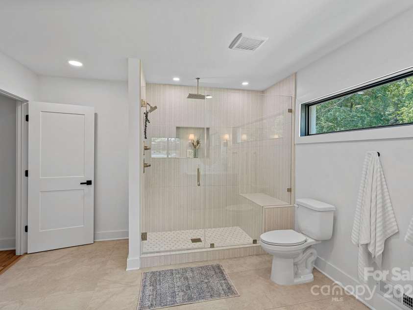 4209 Windwood Circle, Charlotte, NC 28226.  MLS# CAR4275324, YatesRealty ID 23661. 