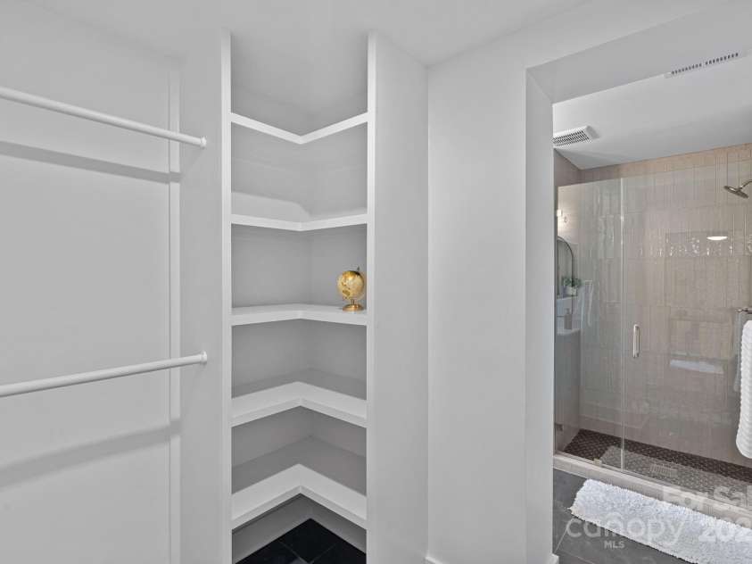 4209 Windwood Circle, Charlotte, NC 28226.  MLS# CAR4275324, YatesRealty ID 23661. 