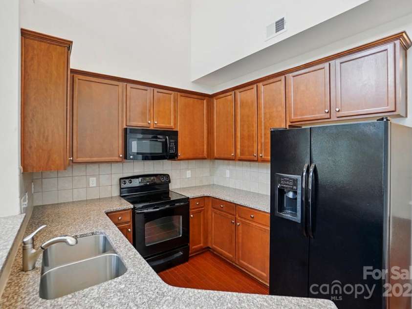 6333 Cory Bret Lane, Charlotte, NC 28278.  MLS# CAR4266082, YatesRealty ID 23662. 