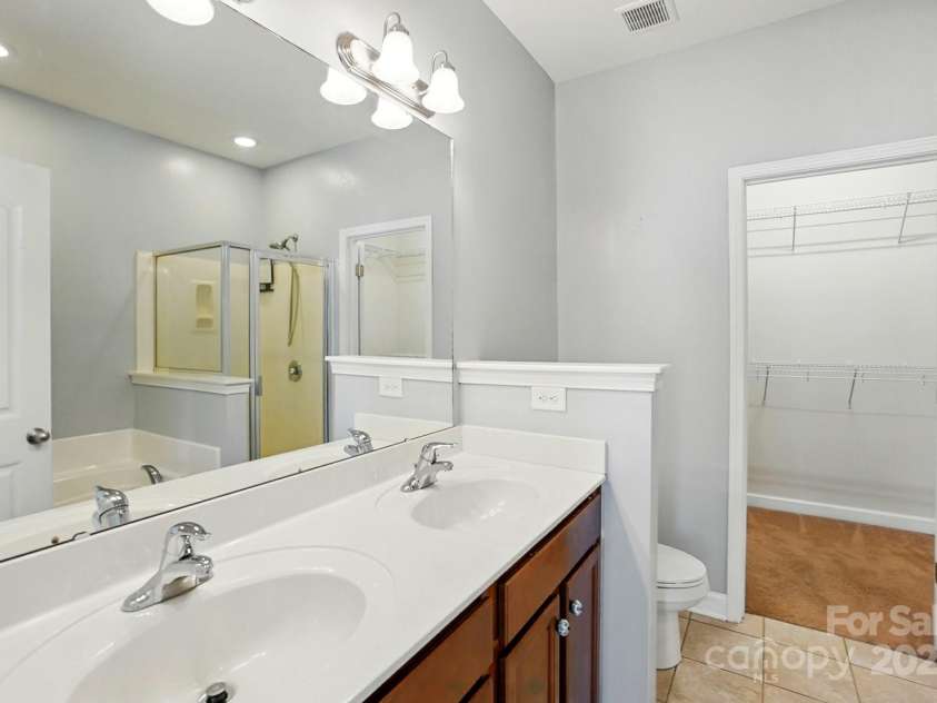 6333 Cory Bret Lane, Charlotte, NC 28278.  MLS# CAR4266082, YatesRealty ID 23662. 