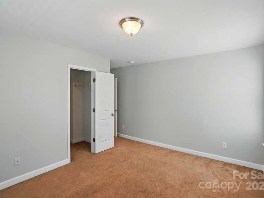 6333 Cory Bret Lane, Charlotte, NC 28278.  MLS# CAR4266082, YatesRealty ID 23662. 