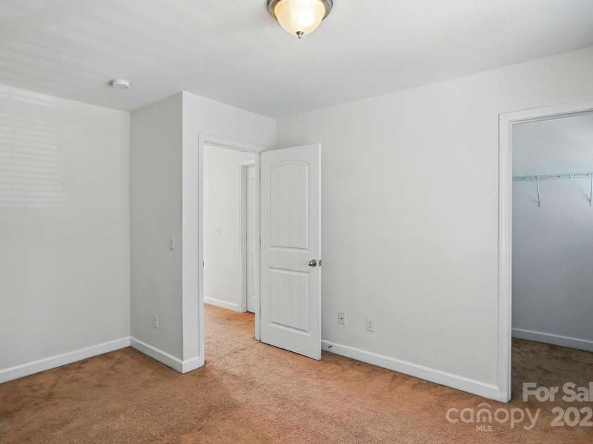 6333 Cory Bret Lane, Charlotte, NC 28278.  MLS# CAR4266082, YatesRealty ID 23662. 