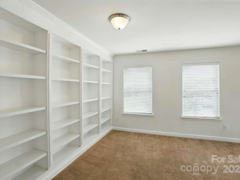 6333 Cory Bret Lane, Charlotte, NC 28278.  MLS# CAR4266082, YatesRealty ID 23662. 