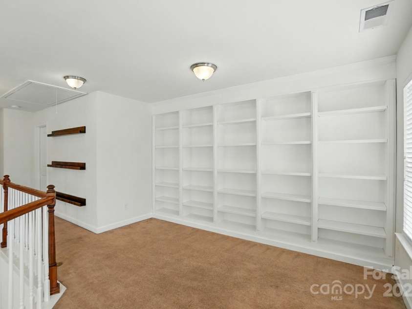 6333 Cory Bret Lane, Charlotte, NC 28278.  MLS# CAR4266082, YatesRealty ID 23662. 