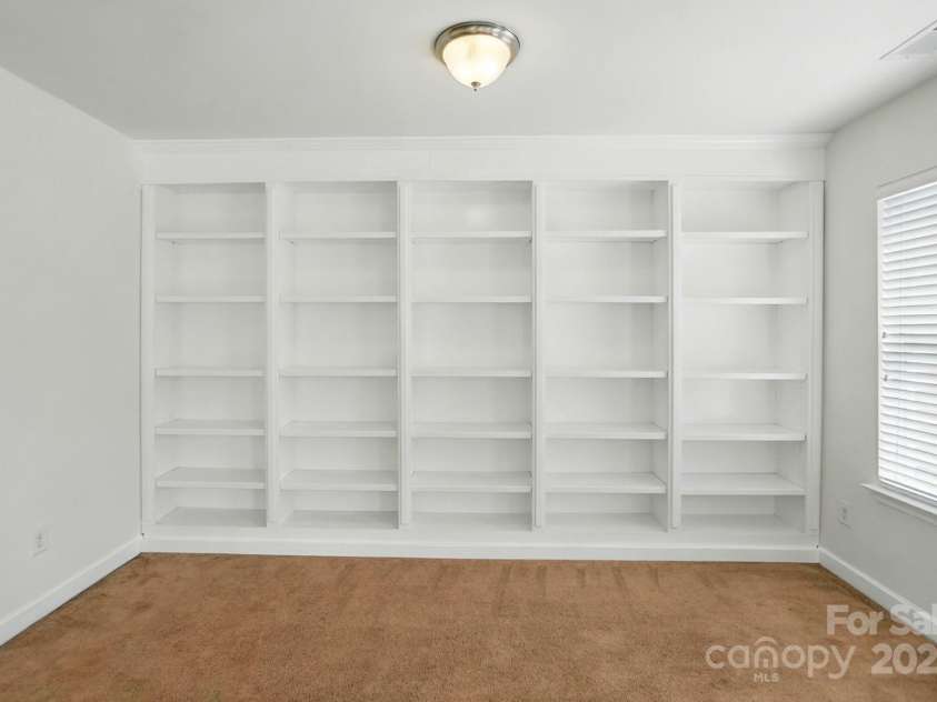 6333 Cory Bret Lane, Charlotte, NC 28278.  MLS# CAR4266082, YatesRealty ID 23662. 