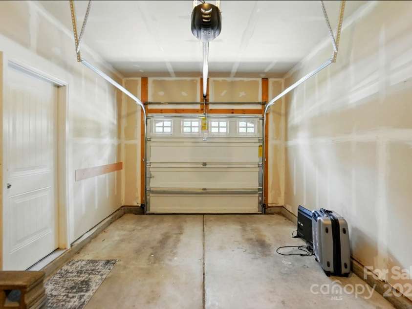 6333 Cory Bret Lane, Charlotte, NC 28278.  MLS# CAR4266082, YatesRealty ID 23662. 