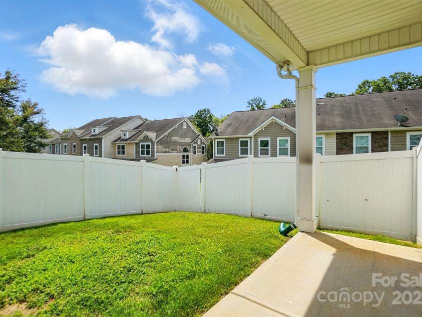 6333 Cory Bret Lane, Charlotte, NC 28278.  MLS# CAR4266082, YatesRealty ID 23662. 