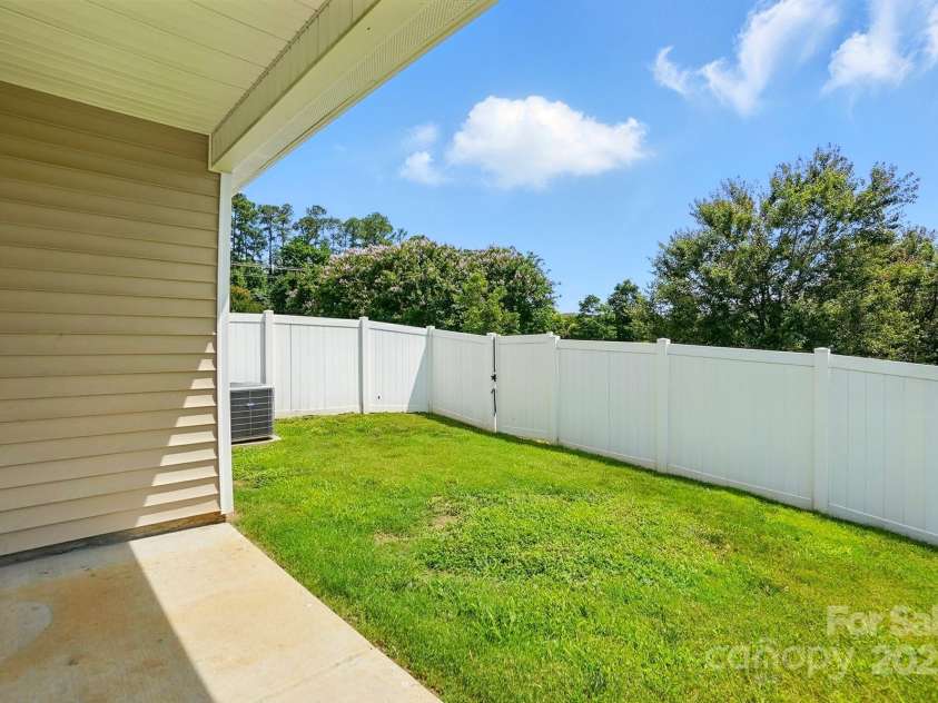 6333 Cory Bret Lane, Charlotte, NC 28278.  MLS# CAR4266082, YatesRealty ID 23662. 