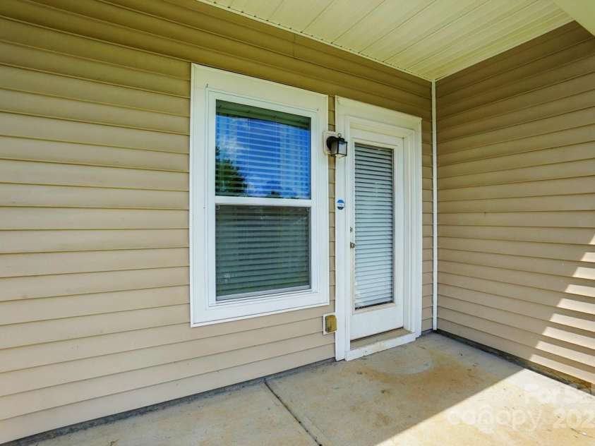 6333 Cory Bret Lane, Charlotte, NC 28278.  MLS# CAR4266082, YatesRealty ID 23662. 
