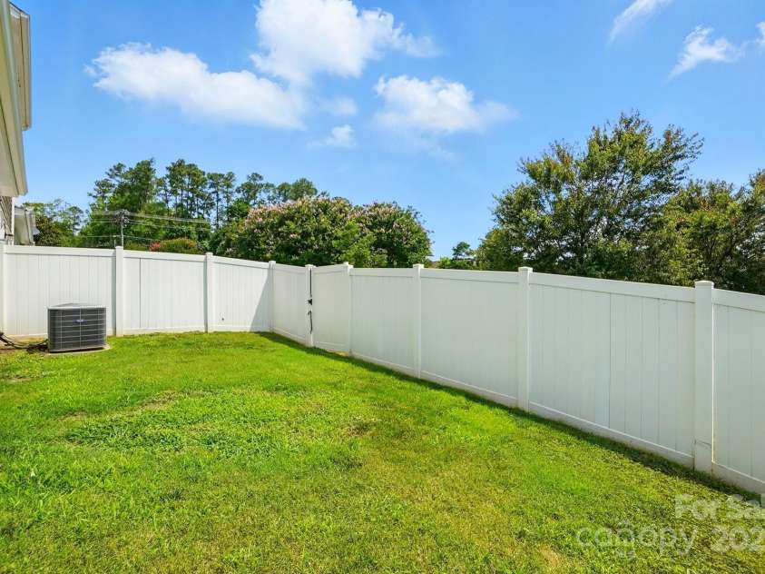6333 Cory Bret Lane, Charlotte, NC 28278.  MLS# CAR4266082, YatesRealty ID 23662. 