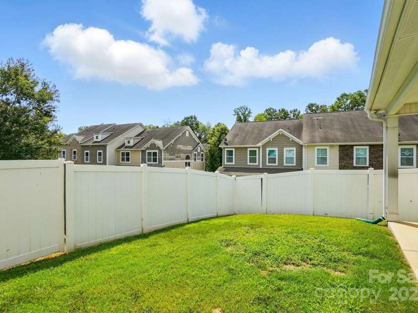 6333 Cory Bret Lane, Charlotte, NC 28278.  MLS# CAR4266082, YatesRealty ID 23662. 