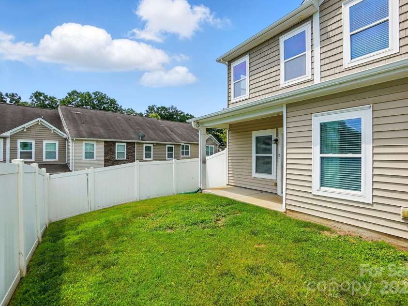 6333 Cory Bret Lane, Charlotte, NC 28278.  MLS# CAR4266082, YatesRealty ID 23662. 