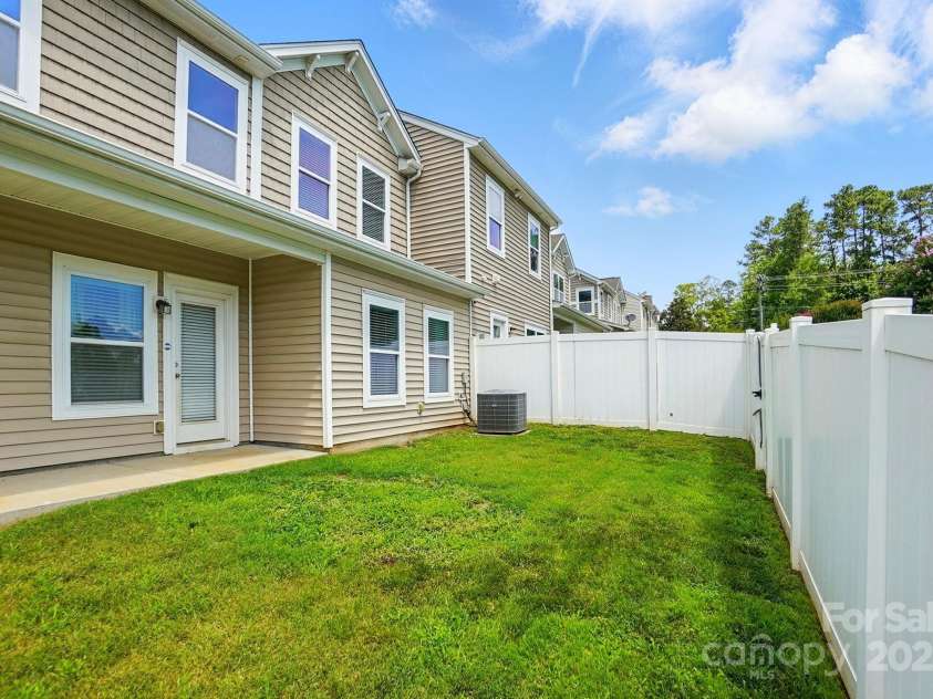 6333 Cory Bret Lane, Charlotte, NC 28278.  MLS# CAR4266082, YatesRealty ID 23662. 