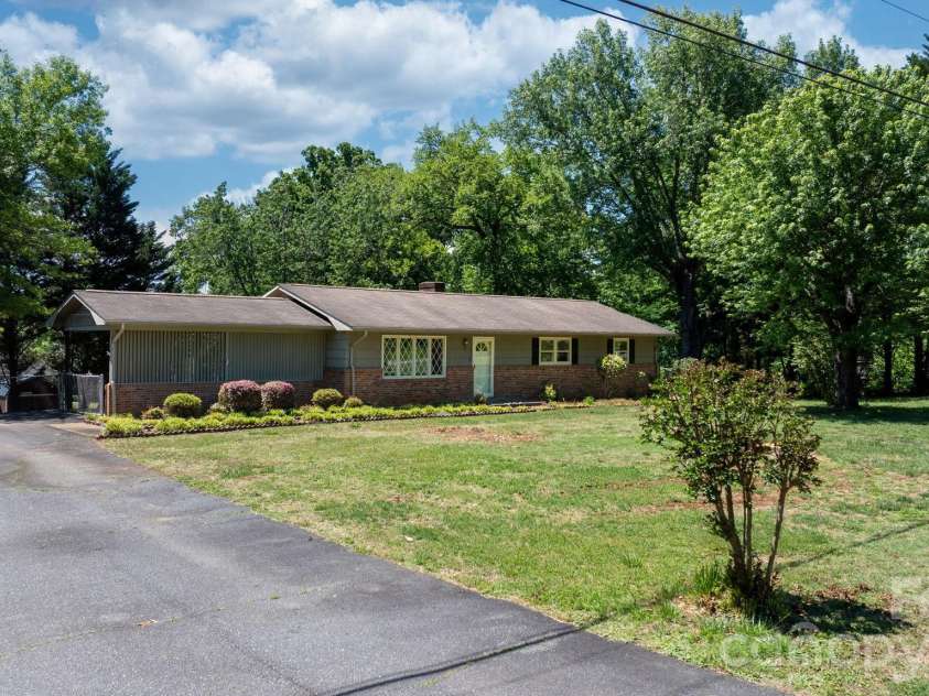 1328 Amherst Road, Morganton, NC 28655.  MLS# CAR4379932, YatesRealty ID 23663. 