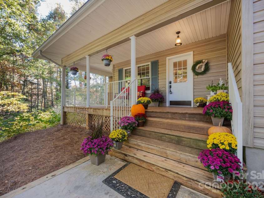 390 Hollow Wood Lane, Tryon, NC 28782.  MLS# CAR4185566, YatesRealty ID 23663. 