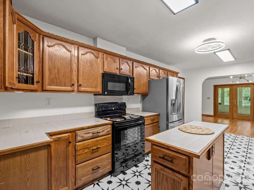 390 Hollow Wood Lane, Tryon, NC 28782.  MLS# CAR4185566, YatesRealty ID 23663. 