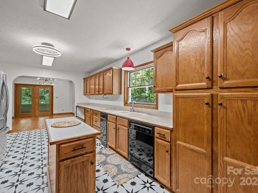 390 Hollow Wood Lane, Tryon, NC 28782.  MLS# CAR4185566, YatesRealty ID 23663. 