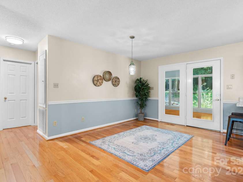 4007 Black Oak Road, Hickory, NC 28602.  MLS# CAR4268040, YatesRealty ID 23664. 