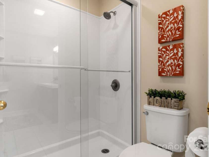 4007 Black Oak Road, Hickory, NC 28602.  MLS# CAR4268040, YatesRealty ID 23664. 