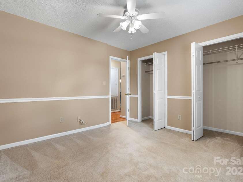 4007 Black Oak Road, Hickory, NC 28602.  MLS# CAR4268040, YatesRealty ID 23664. 