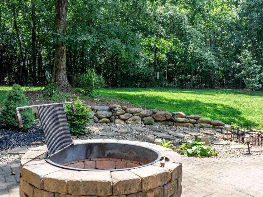 4007 Black Oak Road, Hickory, NC 28602.  MLS# CAR4268040, YatesRealty ID 23664. 