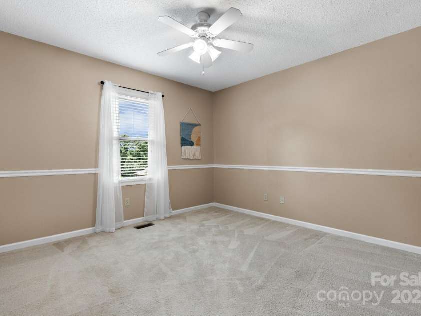 4007 Black Oak Road, Hickory, NC 28602.  MLS# CAR4268040, YatesRealty ID 23664. Guest room