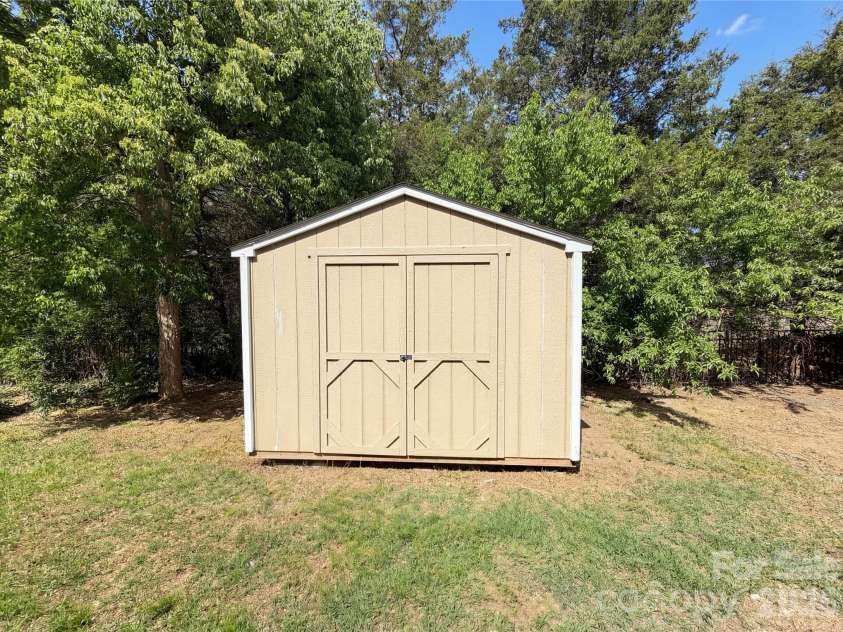 9696 Ravenscroft Lane, Concord, NC 28027.  MLS# CAR4369552, YatesRealty ID 23664. 
