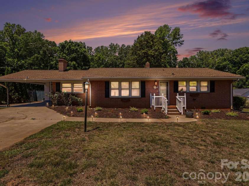 1210 Edgedale Drive, Salisbury, NC 28144.  MLS# CAR4383729, YatesRealty ID 23665. 