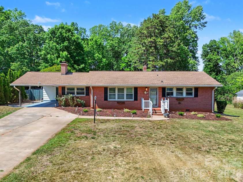1210 Edgedale Drive, Salisbury, NC 28144.  MLS# CAR4383729, YatesRealty ID 23665. 