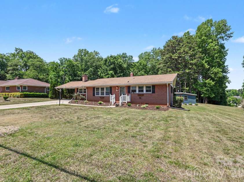 1210 Edgedale Drive, Salisbury, NC 28144.  MLS# CAR4383729, YatesRealty ID 23665. 