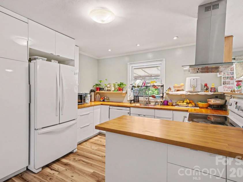 1210 Edgedale Drive, Salisbury, NC 28144.  MLS# CAR4383729, YatesRealty ID 23665. 