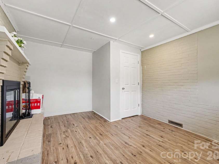 1210 Edgedale Drive, Salisbury, NC 28144.  MLS# CAR4383729, YatesRealty ID 23665. 