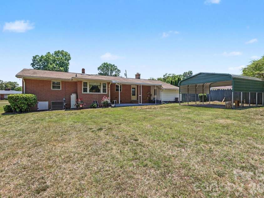 1210 Edgedale Drive, Salisbury, NC 28144.  MLS# CAR4383729, YatesRealty ID 23665. 