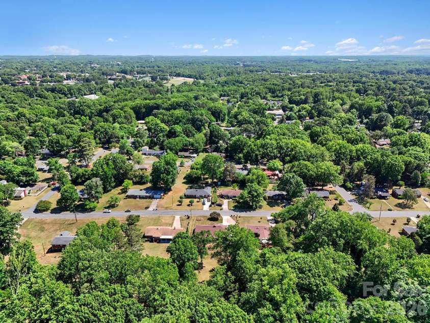 1210 Edgedale Drive, Salisbury, NC 28144.  MLS# CAR4383729, YatesRealty ID 23665. 