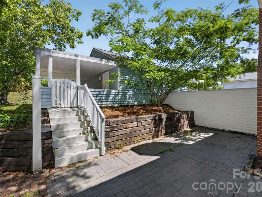 1610 Renard Ridge Road, Charlotte, NC 28212.  MLS# CAR4383864, YatesRealty ID 23666. 