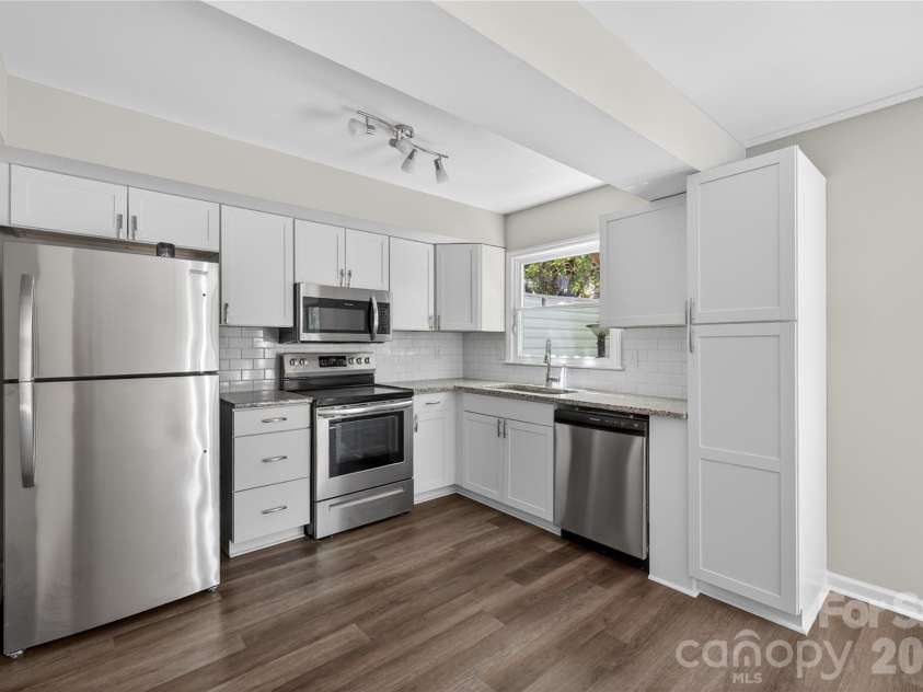 1610 Renard Ridge Road, Charlotte, NC 28212.  MLS# CAR4383864, YatesRealty ID 23666. 
