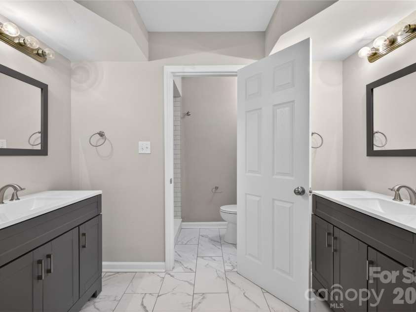 1610 Renard Ridge Road, Charlotte, NC 28212.  MLS# CAR4383864, YatesRealty ID 23666. 