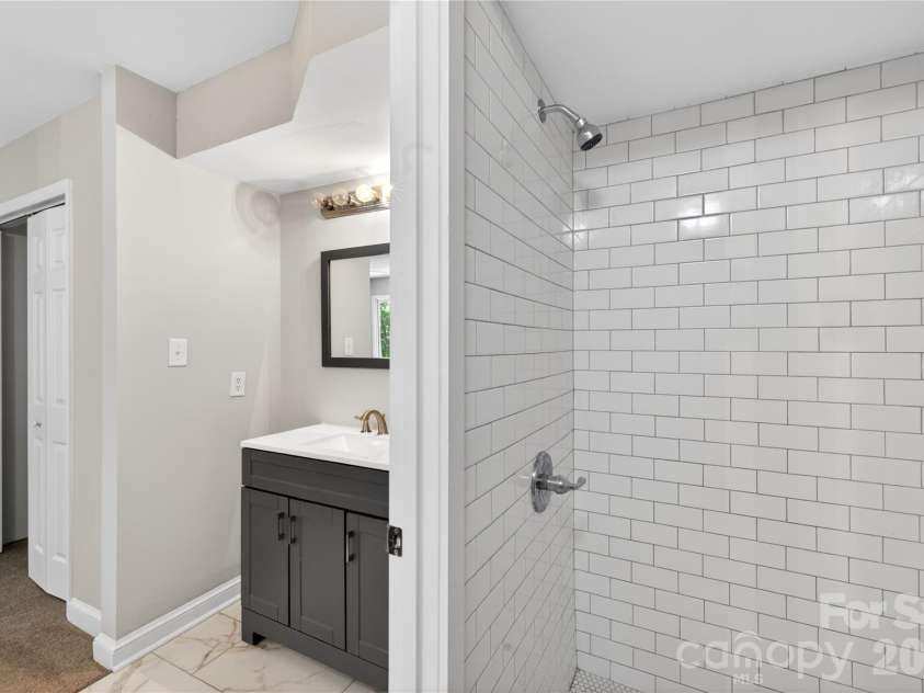 1610 Renard Ridge Road, Charlotte, NC 28212.  MLS# CAR4383864, YatesRealty ID 23666. 